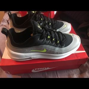 Men’s Nike Air Max Axis 8.5